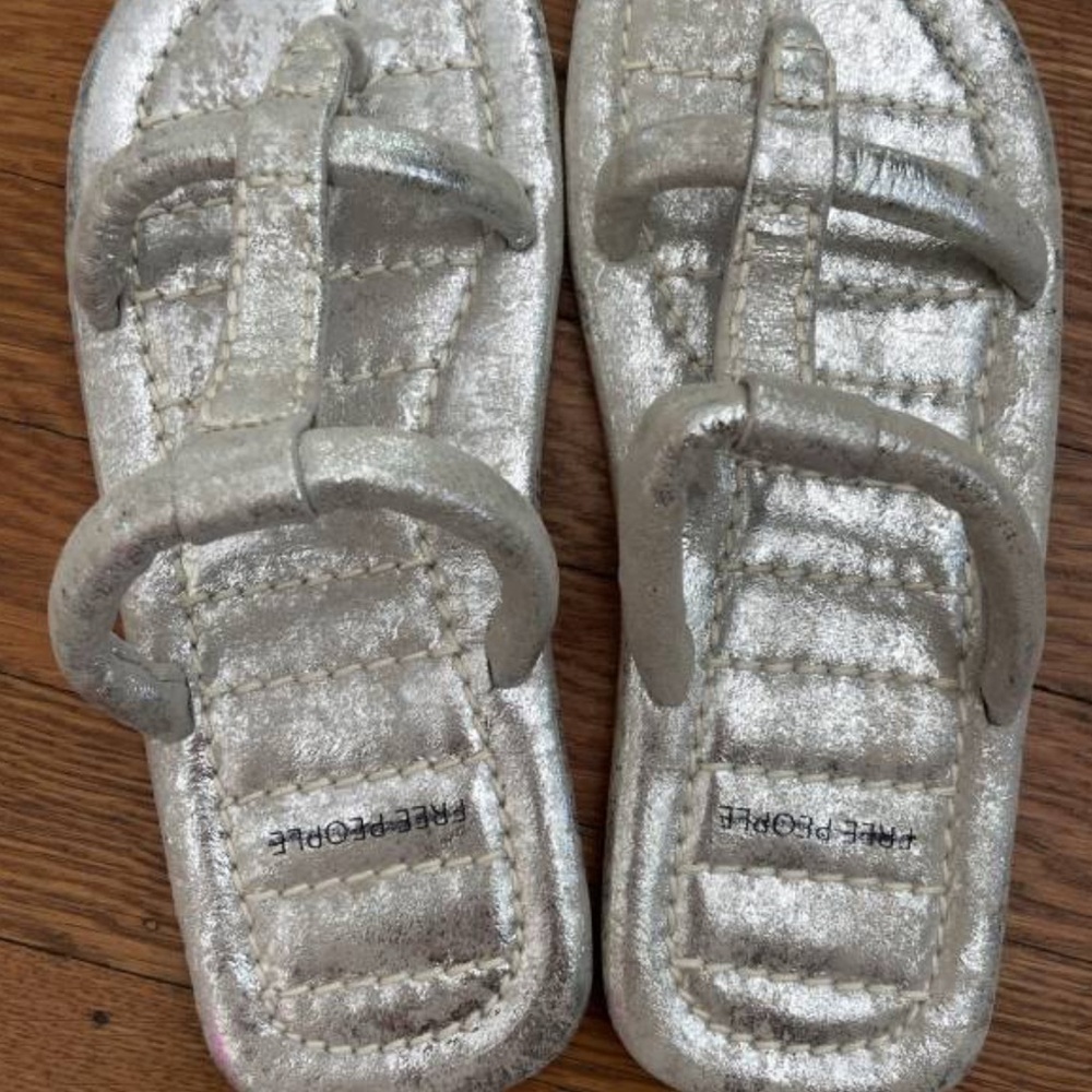 Free People Metallic Silver Sandals Size 7 Never Worn
